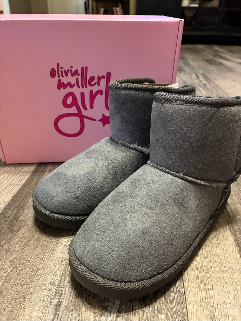 Olivia Miller Girls Gray Suede Short Winter Boots size 4